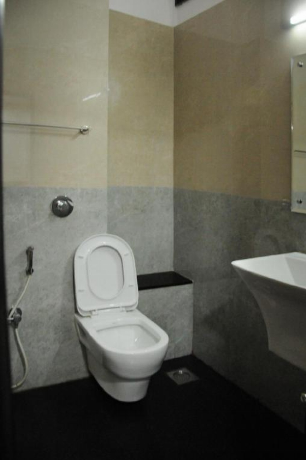 Room image 3