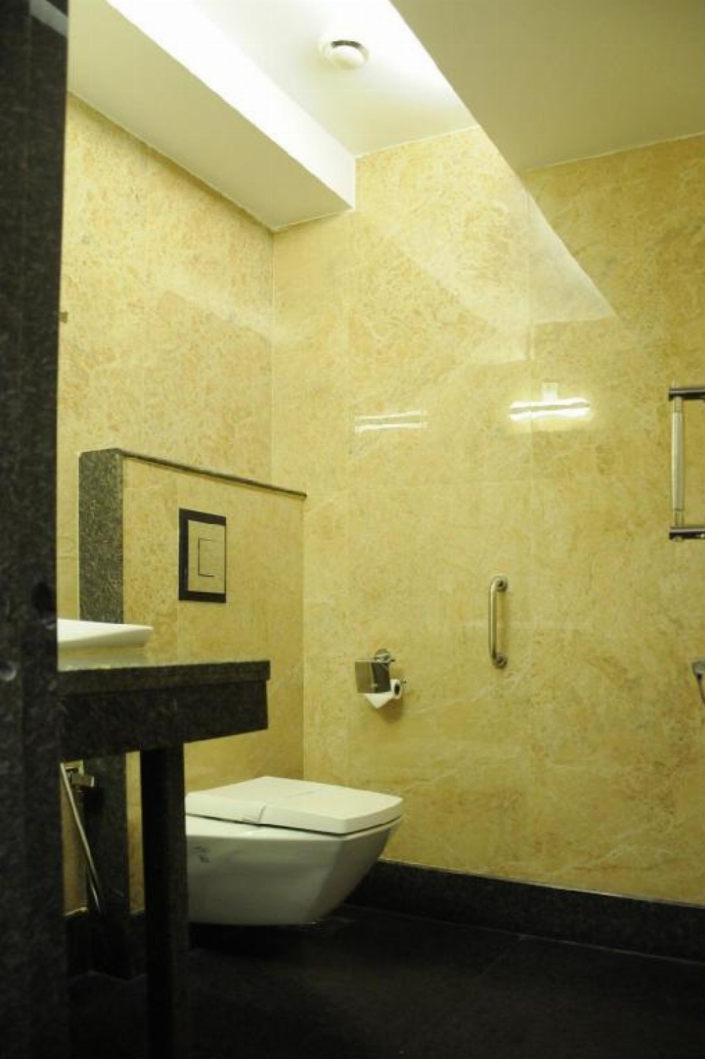 Room image 4
